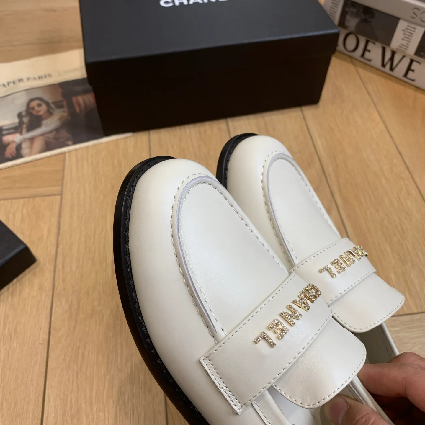 👟👟Ex-factory price 640👟👟 🍀2025 spring and summer new Chanel Chanel small diamond buckle monogram Loaf lazy half-slippers, which can be worn all year round. No matter when you wear them, they are very high-end and durable. When shopping, you can attract attention on the street! Easily travel between commuting and leisure occasions, becoming a carefree fashionable and elegant woman~ Upper: cowhide/butter Lining: lambskin Sole: Italian genuine leather outsole Size: 35-39 (40/41 customized, non-refundable and non-exchangeable 👉